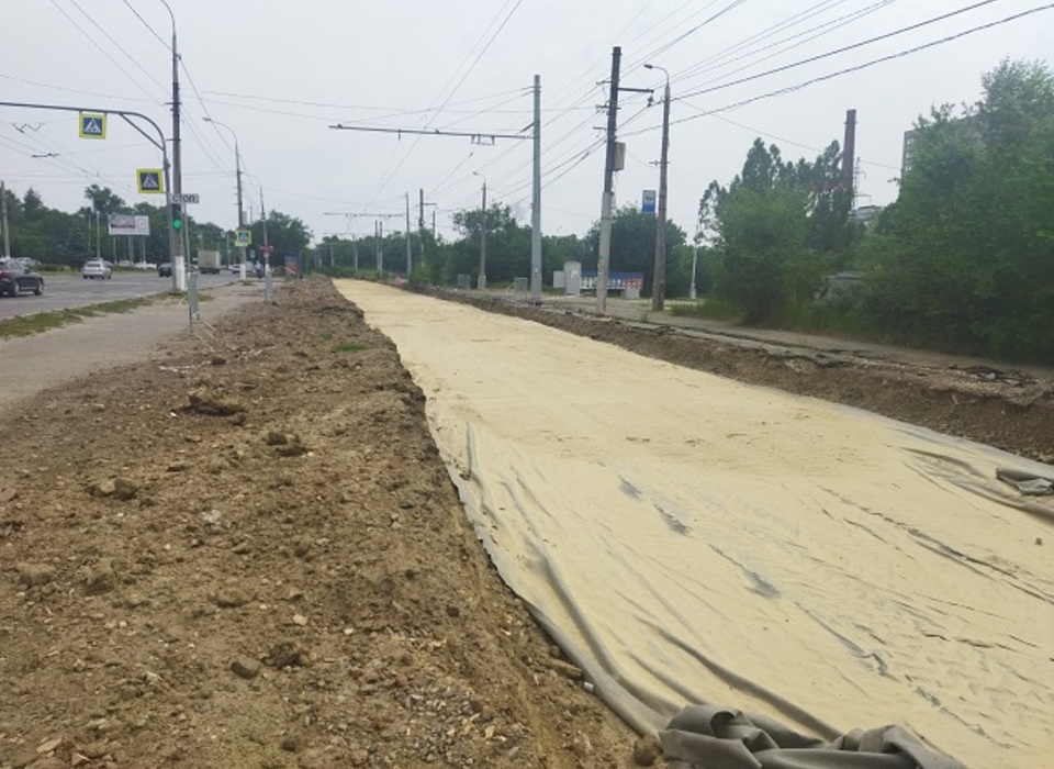 В Волгограде на обновляемом участке СТ укладывают песчаную подушку